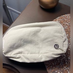 NWT Lululemon Everywhere Belt Bag white